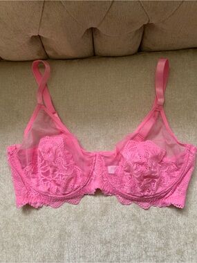 Lace Underwire Bra in Bright Pink